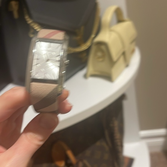 Women’s Burberry watch - Picture 9 of 9